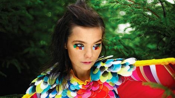 Björk musikariari omenaldia