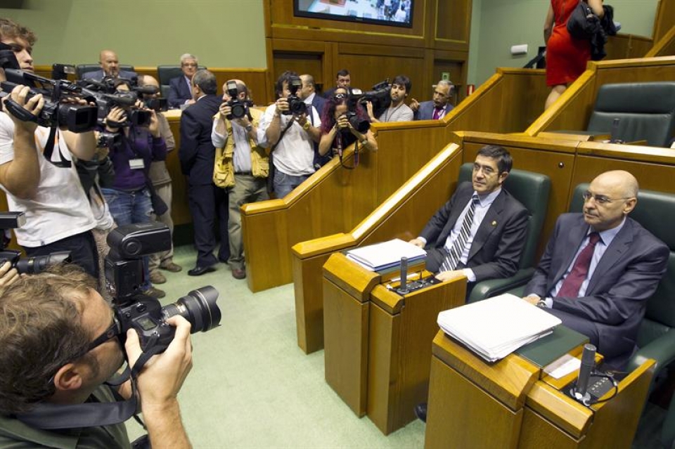 Patxi López y Rodolfo Ares juntos en el Parlamento Vasco. Imagen de archivo: EFE