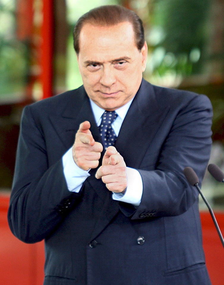Berlusconi simula disparar en 2008 a una periodista rusa que había realizado una pregunta incómoda