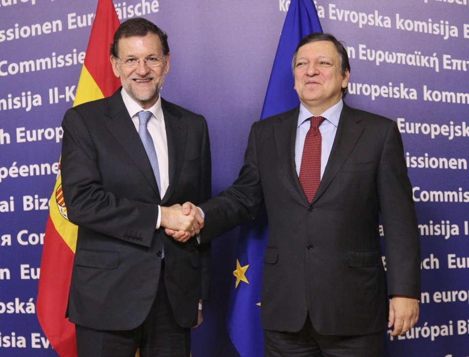 Mariano Rajoy Espainiako Gobernuko presidentea, Barroso agurtzen.