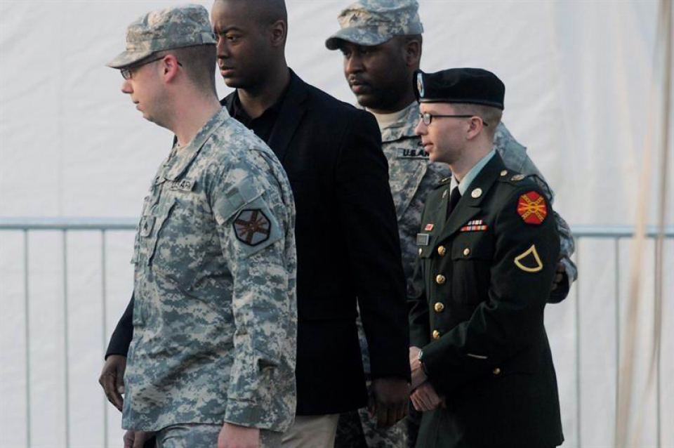 Manning, absuelto de 'ayudar al enemigo' pero culpable de espionaje