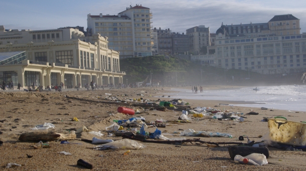 Des déchets sur la plage de Biarritz. Photo: Surfrider Foundation Europe