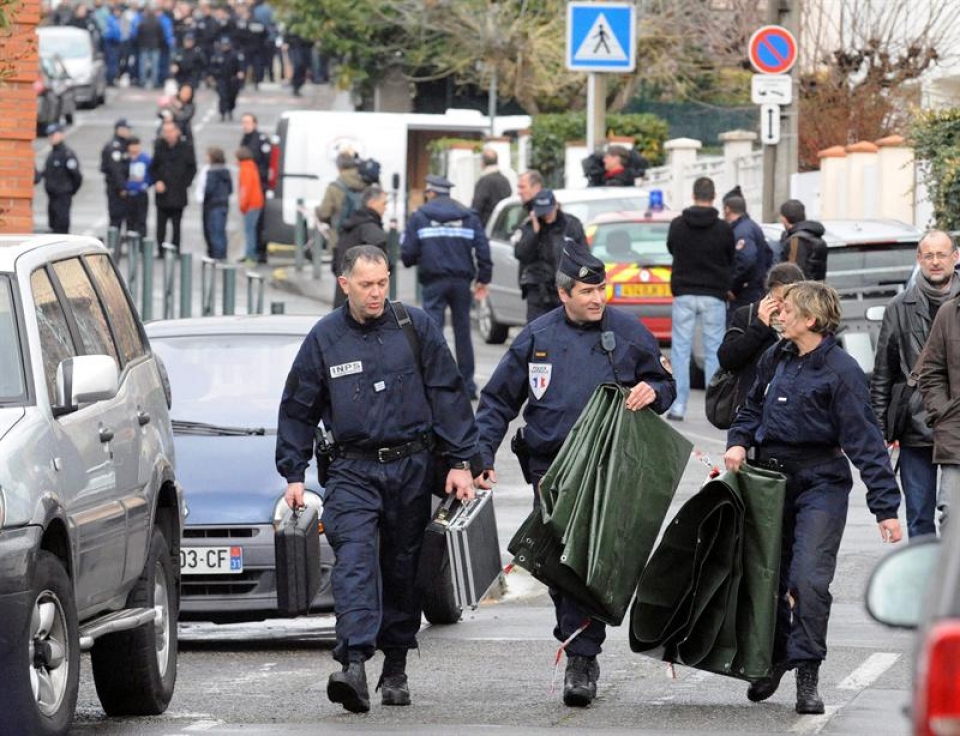 Imágenes del tiroteo en Toulouse - Tolosan izandako tiroketaren argazkiak - Gunman attacks Jewish school in France, four killed - Photos de la fusillade à Toulouse