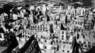 Vue aérienne après le bombardement de Gernika. Photo: Musée de la paix de Gernika title=