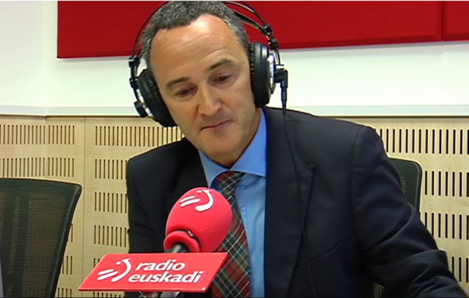 El secretario general de Adegi José Miguel Ayerza en Radio Euskadi. Foto: EITB