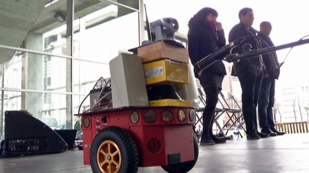 Robotak bertsotan eta Zumaiako bertsoak 'Hitza Jolas' saioan