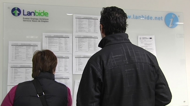 The number of people signing on as unemployed in the Basque Country increased by 2,991. Photo: EFE