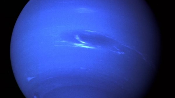 El tránsito de Neptuno y las manchas en el Sol 