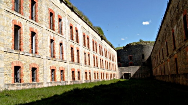 El fuerte de San Cristóbal: el cementerio de las botellas
