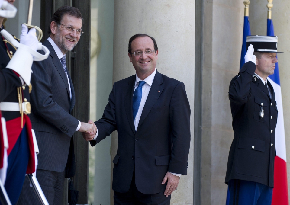 Rajoy y Hollande, primer contacto bilateral para 'acercar posturas'