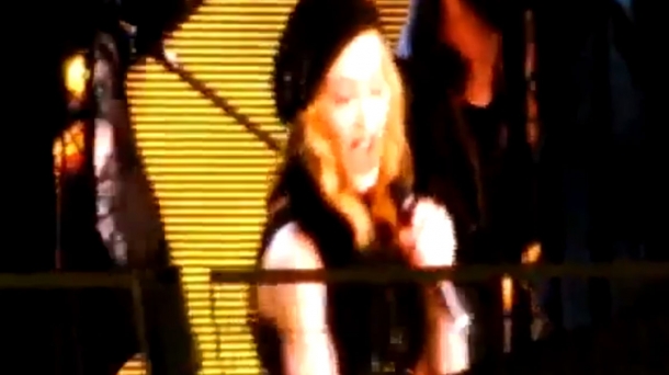 Madonna chante avec le trio basque Kalakan au rythme de 'Sagarra Jo'