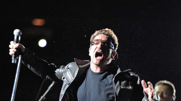 Bono, durante una actuación en San Sebastián. Foto: Efe. 