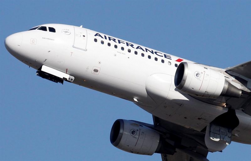 Air France aire-konpainiako pilotuek bertan behera utzi dute greba 
