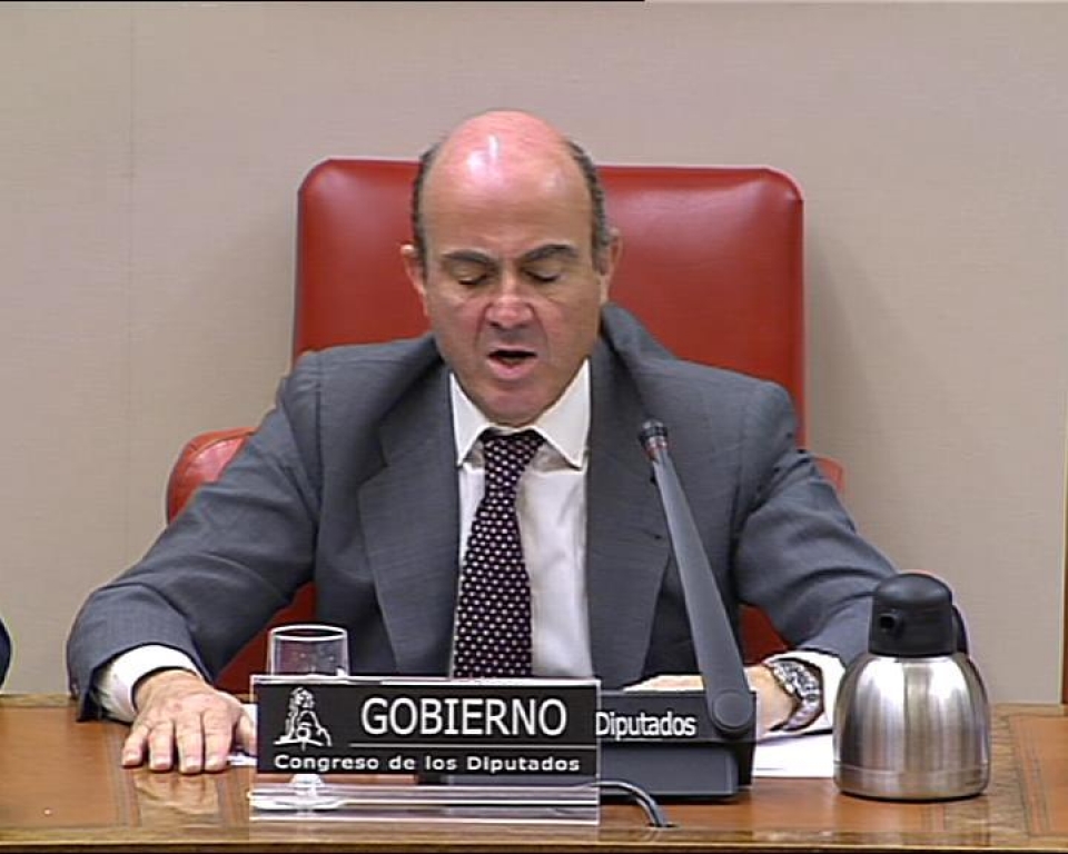 El ministro de Economía, Luis de Guindos, hoy en el Congreso. EITB