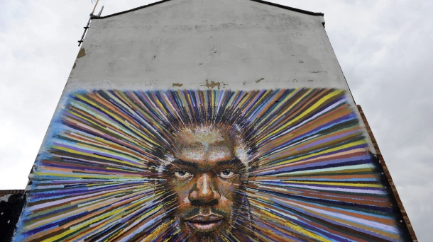 La cara de Usain Bolt en un aparcamiento de Londres. EFE