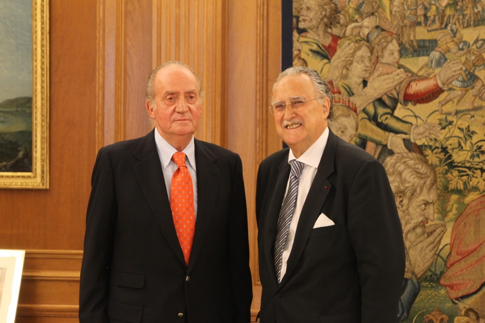 El Rey Juan Carlos y el alcalde de BIlbao, Iñaki Azkuna, en el Palacio de la Zarzuela.
