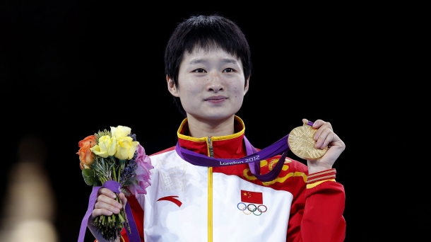 Jingyu Wu txinatarra taekwondon urrezko domina irabazi eta gero. EFE