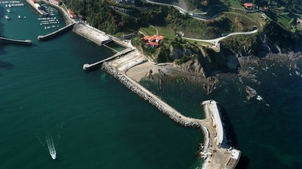 À Mutriku, une centrale utilise l'énergie des vagues de la côte basque. Photo: EFE