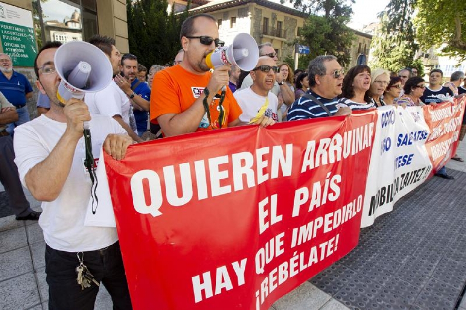 CCOOk murrizketen aurka Gasteizen egindako protesta bat. EFEmurrizketen 