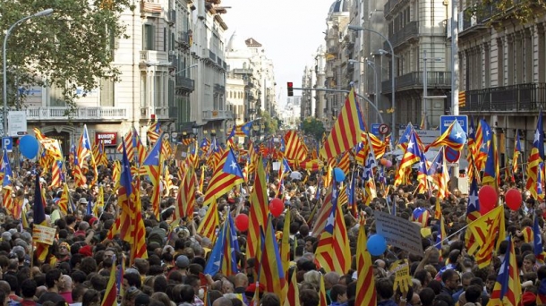 Hundreds of thousands of Catalans took to the streets of Barcelona. Photo: EFE