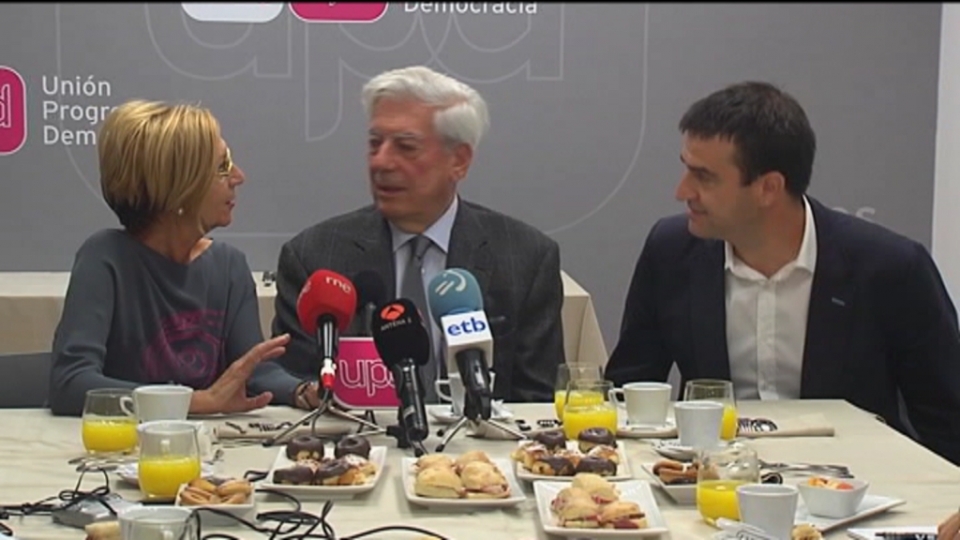 Mario Vargas Llosa, durante un desayuno informativo en la sede de UPyD Foto: Efe
