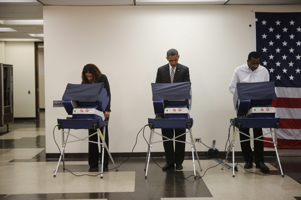 El presidente Obama votó por adelantado para las elecciones del martes. EFE