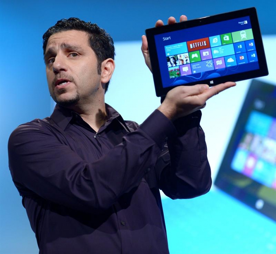 El nuevo Windows 8, mostrado en una tablet Surface de Microsoft. EFE