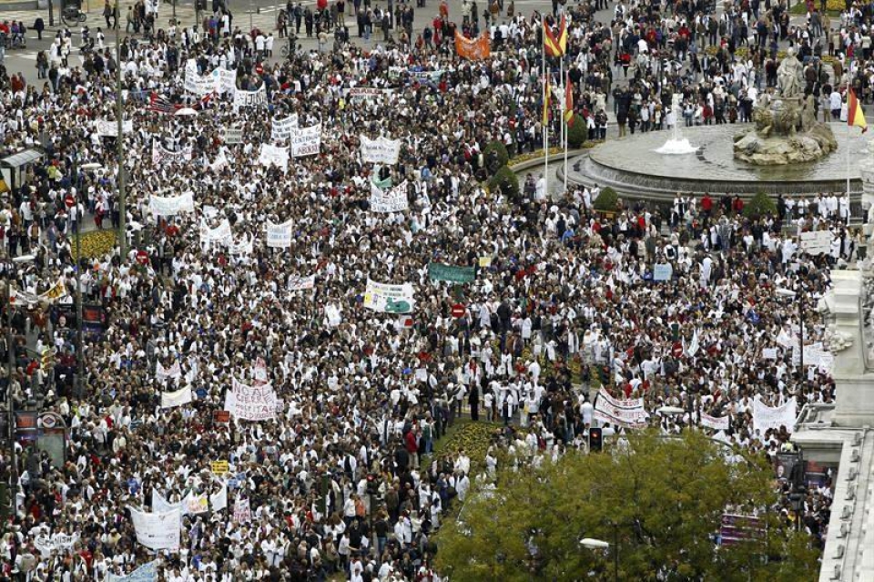 La "Marcha Blanca" ha confluido en la plaza Cibeles. Foto: EFE