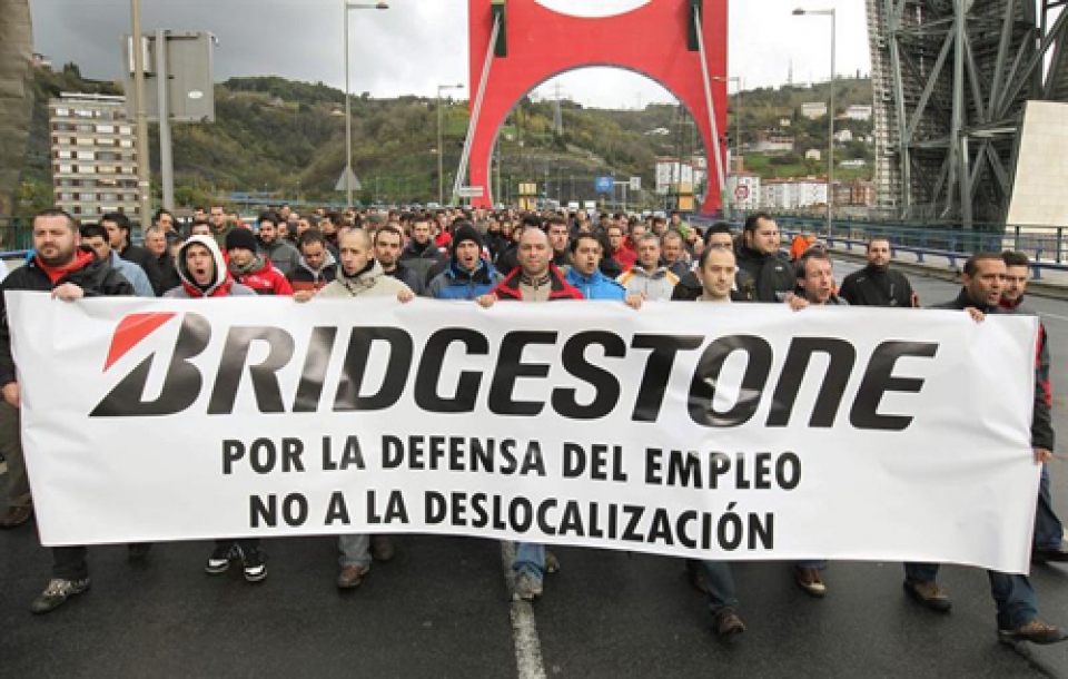 Una protesta anterior de trabajadores de Bridgestone. EFE