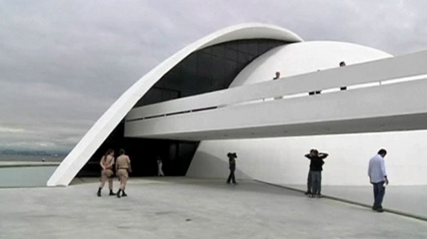 Oscar Niemeyer hil da, kurben poeta