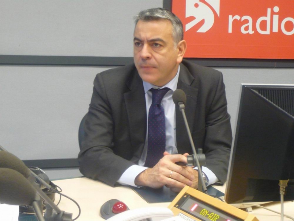 Javier de Andrés en una entrevista en Radio Vitoria.