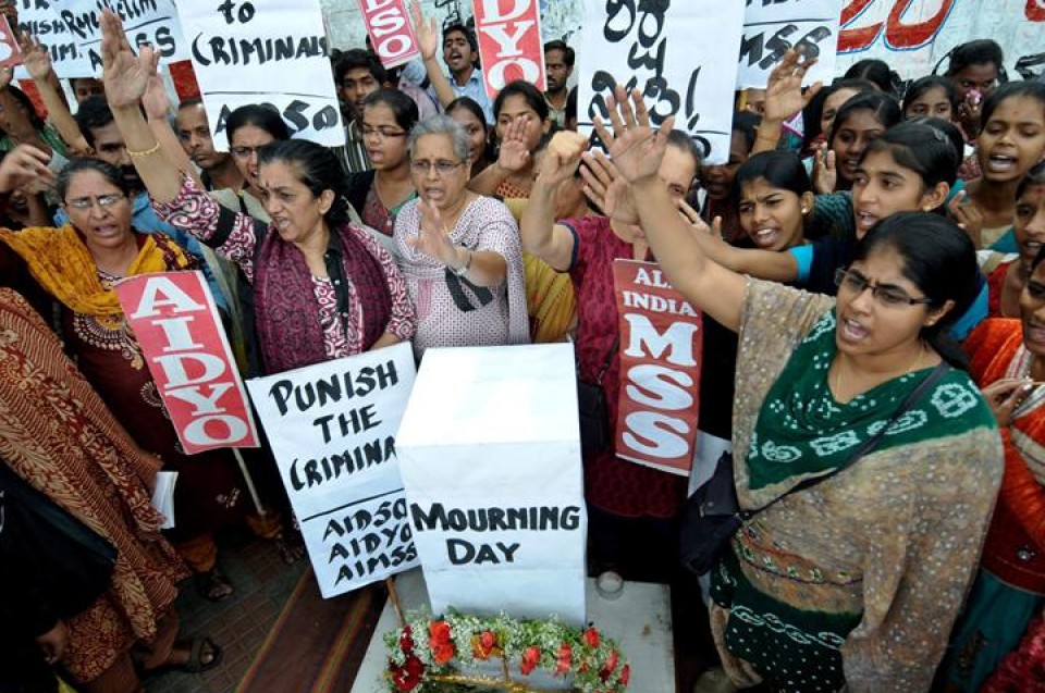 Mujeres protestan contra las últimas violaciones de mujeres en India. Efe.