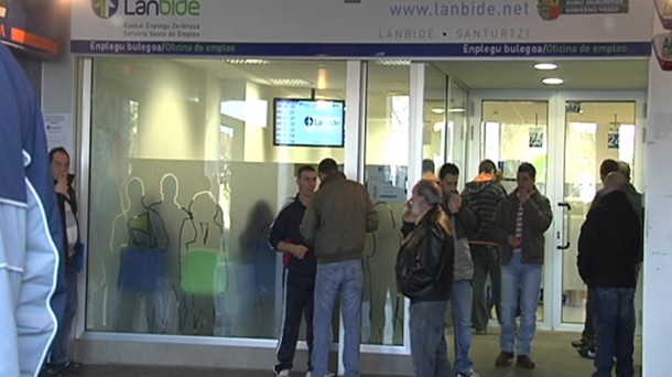 The total number of people out of work in the Basque Country went up to 162,800 people. 