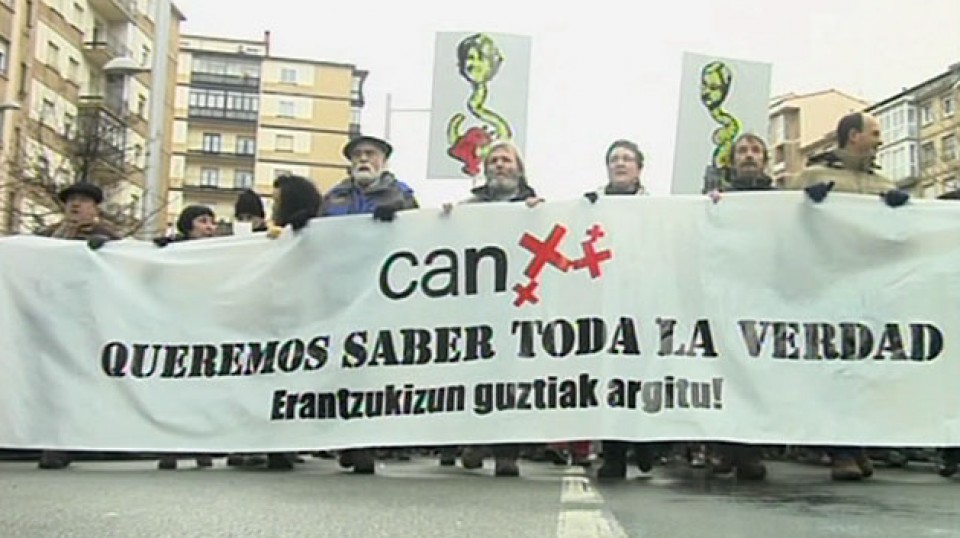 Manifestación de la asociación de consumidores Kontuz! por el caso CAN.