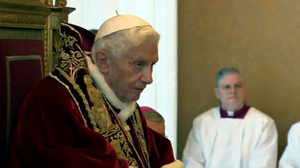 Benedicto XVI anuncia, en latín, que renuncia a su papado