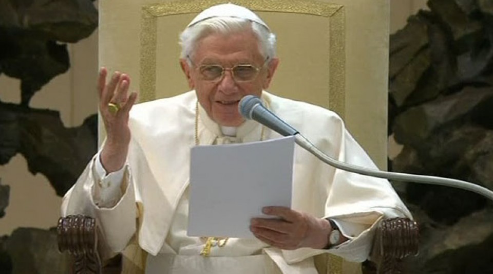 Benedikto XVI.a aita santua. EFE