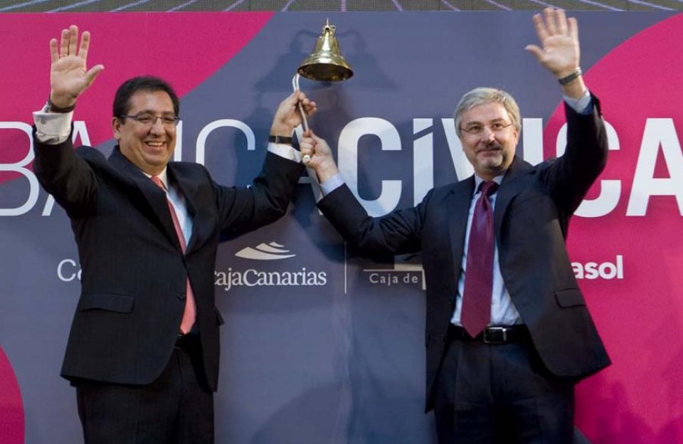 Enrique Goñi, a la derecha, el día en que Banca Cívica salió a bolsa. Efe.