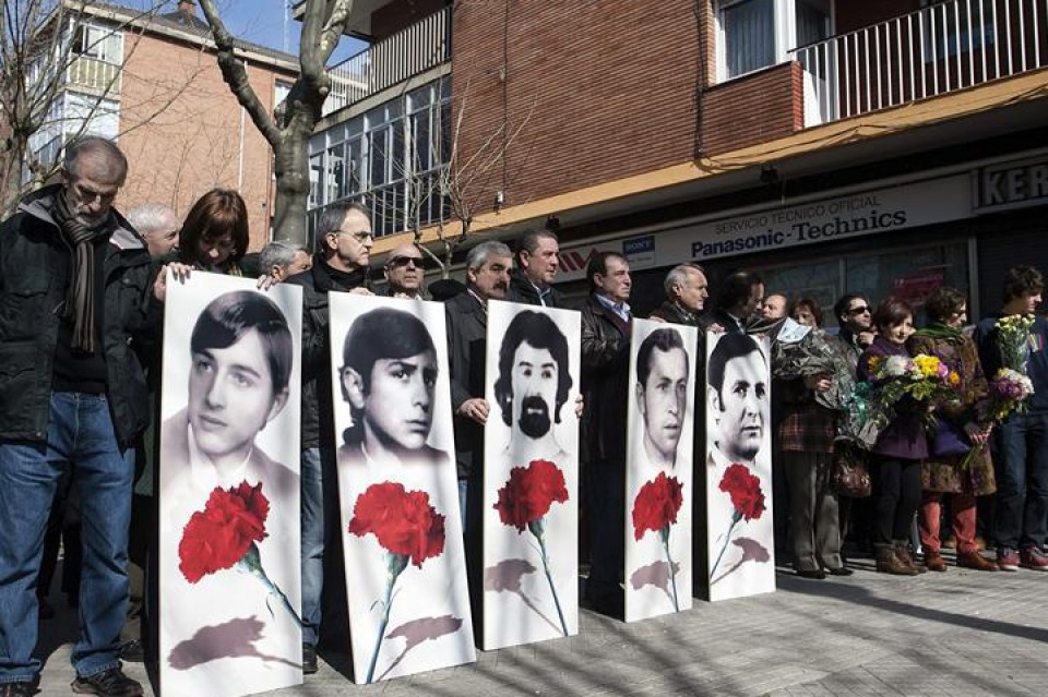 Homenaje a las víctimas del 3 de marzo de 1976, en Vitoria-Gasteiz. Imagen de archivo. EFE. 