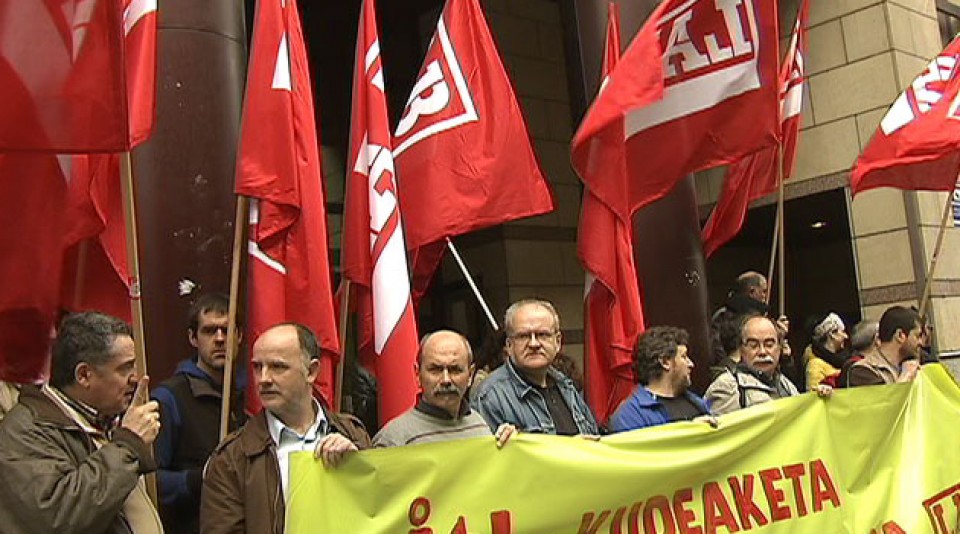 Protesta de LAB ante la entrada del Juzgado de Bilbao