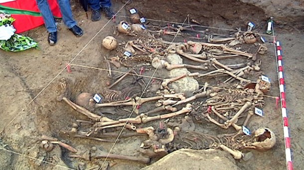 Comienza la exhumación de doce cuerpos de soldados republicanos