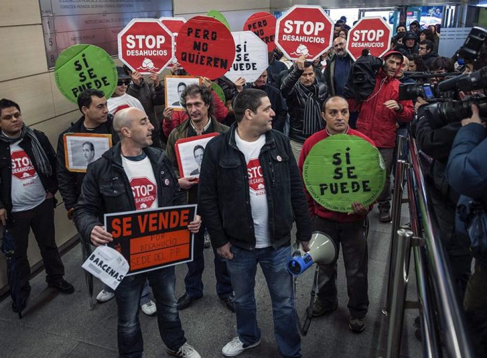 Los antidesahucios llevan las protestas a las sedes del PP vasco