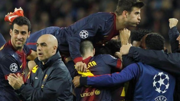 Jugadores del Barça celebran el gol de Pedro que les vale el pase a semifinales de la Champions. Efe