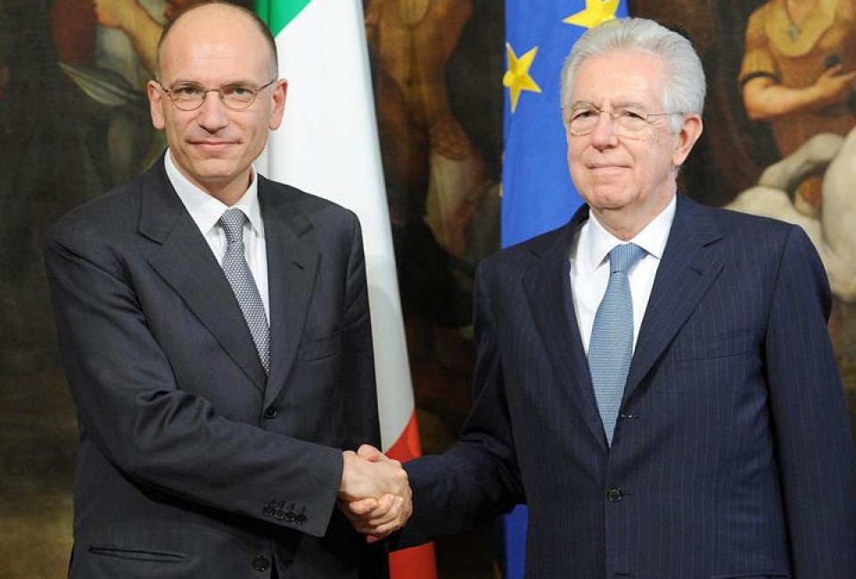 Enrico Letta y Mario Monti, nuevo y saliente primer ministro italiano, respectivamente. Foto: EFE