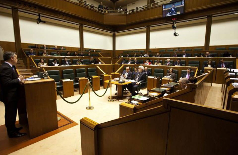 El Parlamento Vasco celebra un pleno monográfico sobre fiscalidad.