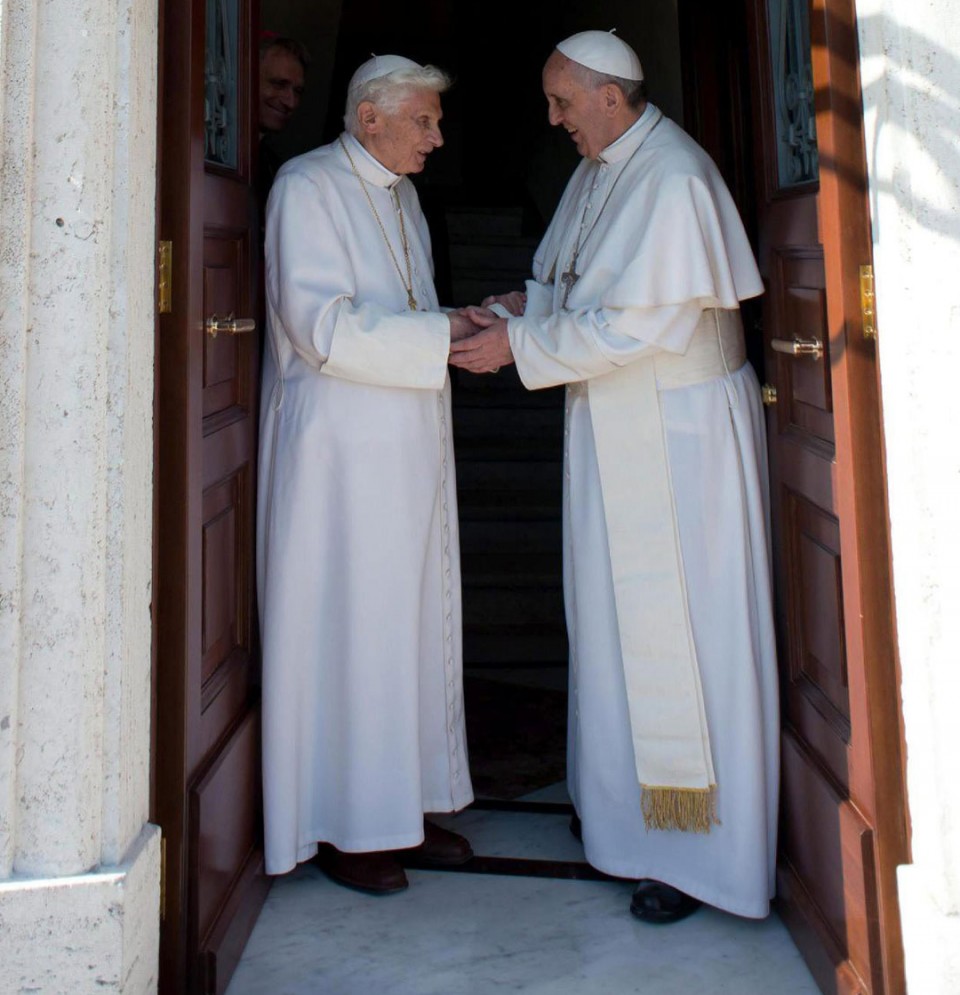 Benedikto XVI.a eta Frantzisko Vatikanoan. EFE