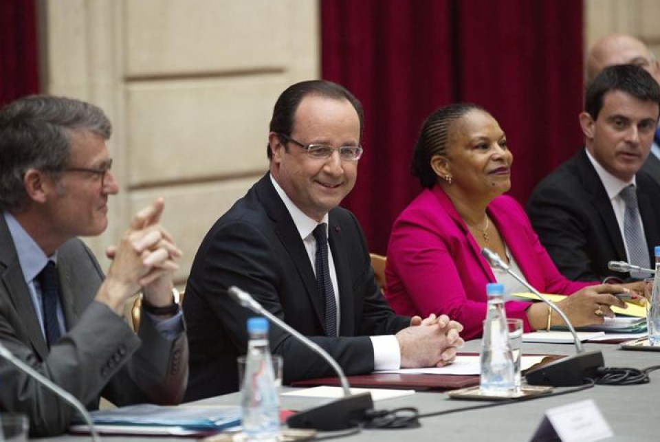 La ministra de Justicia de Francia, Christiane Taubira, junto al presidente François Hollande. EFE