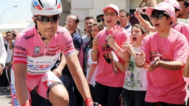 Paolini, vestido de rosa en el Giro / EFE.