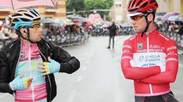 Nibali, ganador de la pasada edición, junto a Cavendish. Efe.