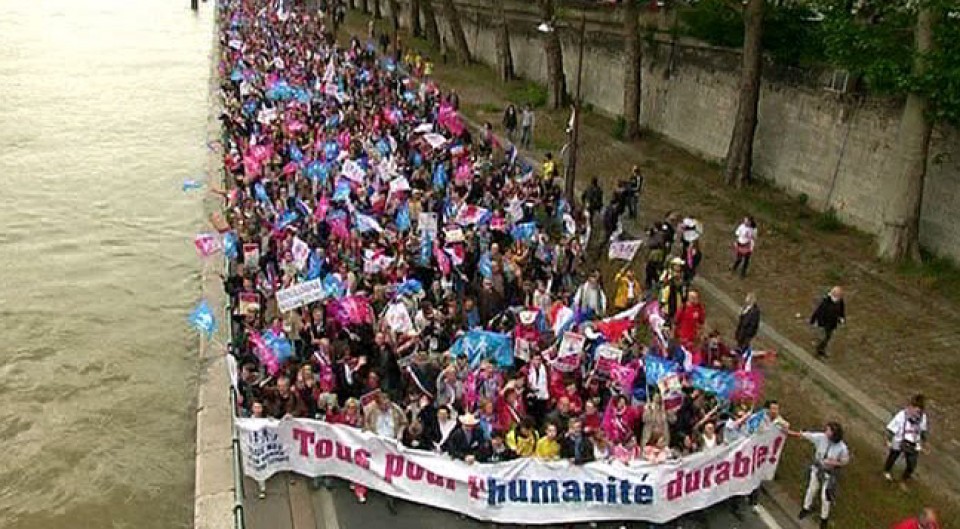Ezkontza homosexuales kontrako manifestazioa, Parisen.