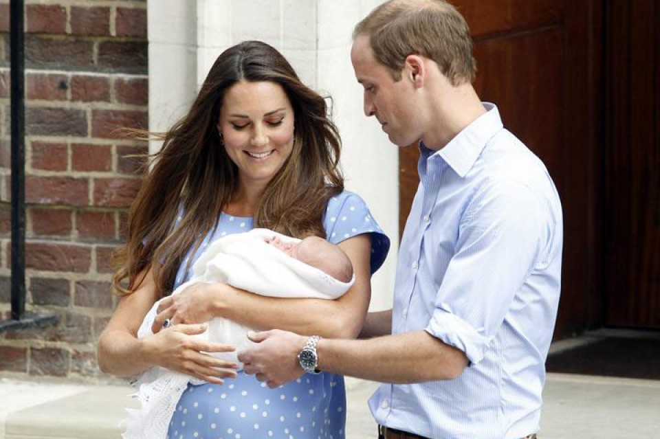 Los duques de Cambridge con su hijo. Foto: EFE.